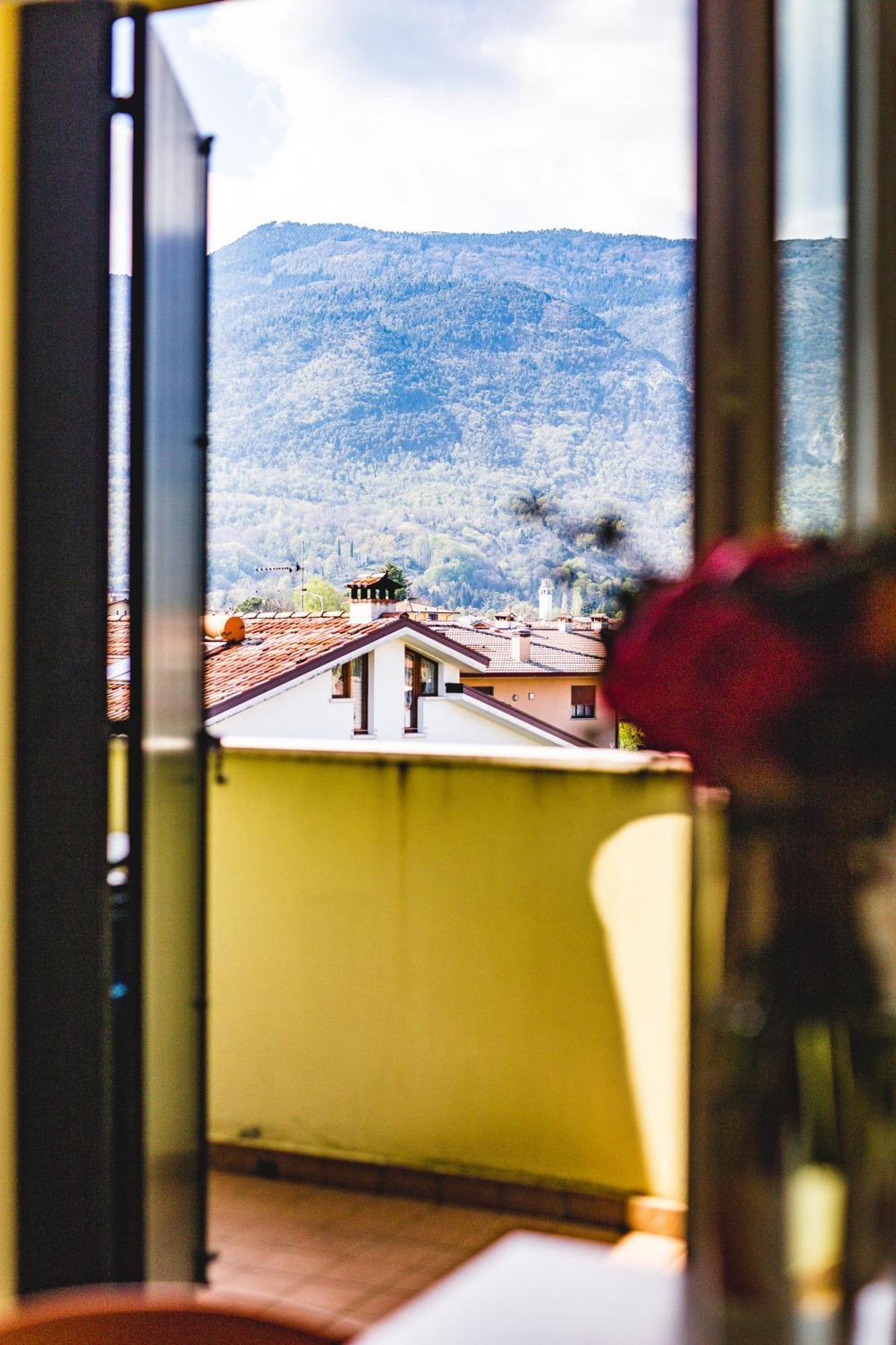 Appartamento Borgo Peschiere Maniago Exterior foto